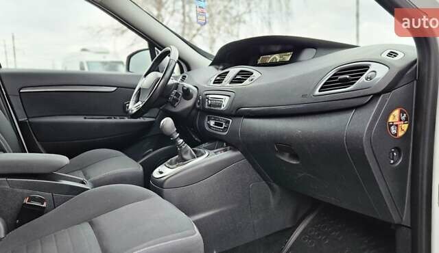 Білий Рено Гранд Сценік, об'ємом двигуна 1.5 л та пробігом 211 тис. км за 9950 $, фото 22 на Automoto.ua