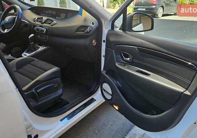 Білий Рено Гранд Сценік, об'ємом двигуна 1.5 л та пробігом 149 тис. км за 13199 $, фото 12 на Automoto.ua