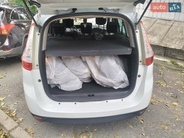 Белый Рено Гранд Сценик, объемом двигателя 1.46 л и пробегом 190 тыс. км за 9700 $, фото 7 на Automoto.ua