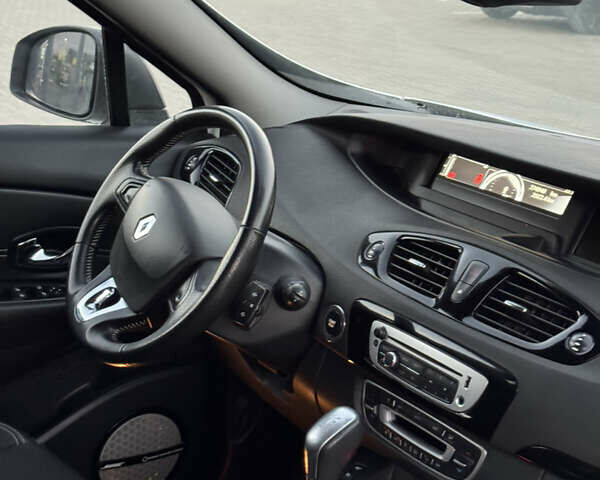 Белый Рено Гранд Сценик, объемом двигателя 2 л и пробегом 274 тыс. км за 11550 $, фото 21 на Automoto.ua