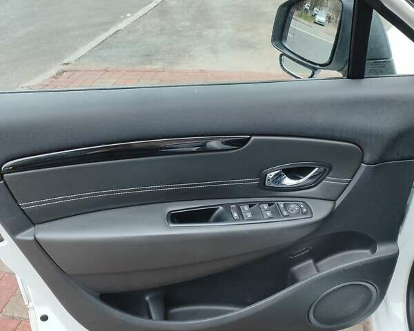 Білий Рено Гранд Сценік, об'ємом двигуна 1.6 л та пробігом 270 тис. км за 9200 $, фото 7 на Automoto.ua