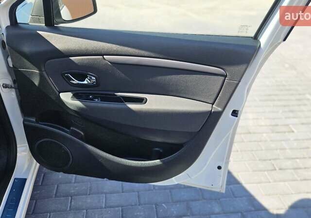 Білий Рено Гранд Сценік, об'ємом двигуна 1.5 л та пробігом 211 тис. км за 9950 $, фото 23 на Automoto.ua