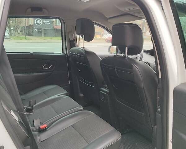 Білий Рено Гранд Сценік, об'ємом двигуна 1.6 л та пробігом 270 тис. км за 9200 $, фото 17 на Automoto.ua