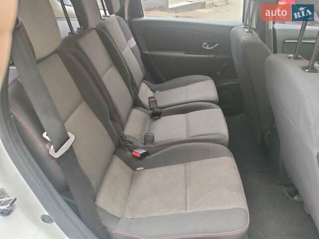 Белый Рено Гранд Сценик, объемом двигателя 1.46 л и пробегом 190 тыс. км за 9700 $, фото 4 на Automoto.ua