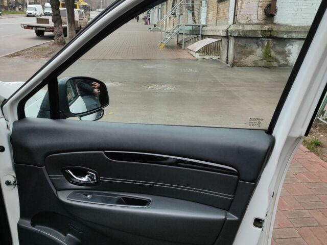 Білий Рено Гранд Сценік, об'ємом двигуна 1.6 л та пробігом 270 тис. км за 9200 $, фото 15 на Automoto.ua