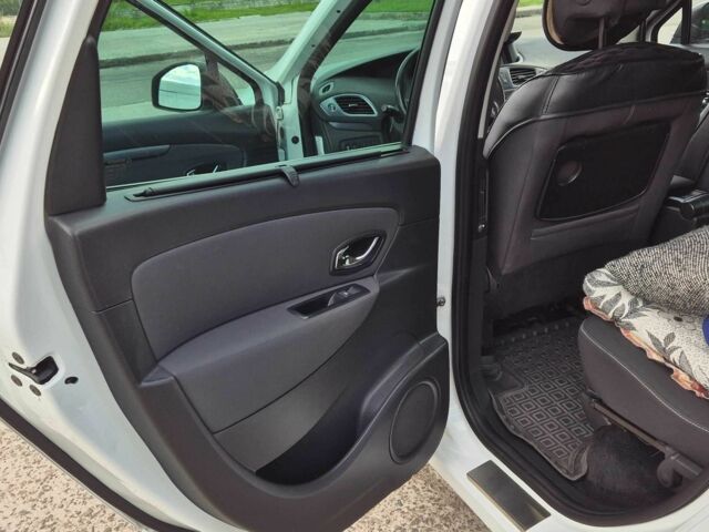 Белый Рено Гранд Сценик, объемом двигателя 1.5 л и пробегом 166 тыс. км за 267 $, фото 13 на Automoto.ua