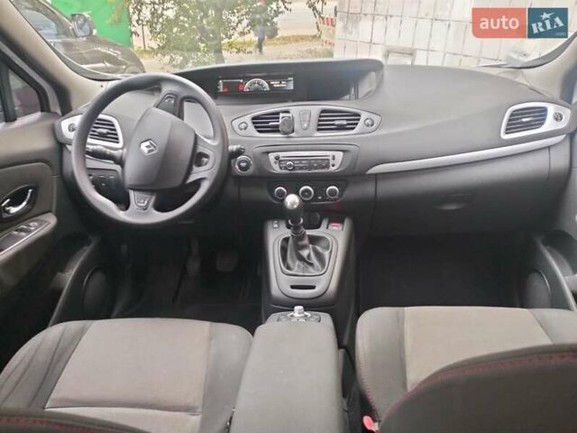 Белый Рено Гранд Сценик, объемом двигателя 1.46 л и пробегом 190 тыс. км за 9700 $, фото 3 на Automoto.ua