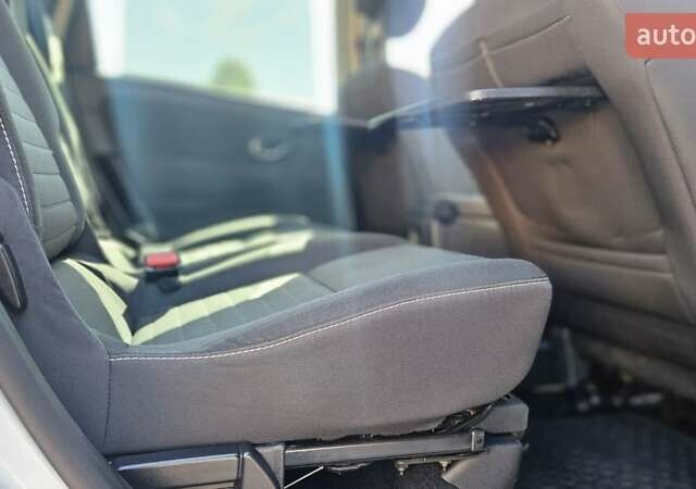 Білий Рено Гранд Сценік, об'ємом двигуна 1.5 л та пробігом 211 тис. км за 9950 $, фото 24 на Automoto.ua