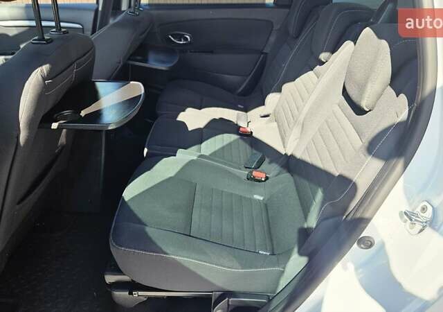 Білий Рено Гранд Сценік, об'ємом двигуна 1.5 л та пробігом 211 тис. км за 9950 $, фото 36 на Automoto.ua