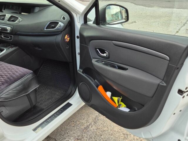 Белый Рено Гранд Сценик, объемом двигателя 1.5 л и пробегом 166 тыс. км за 267 $, фото 22 на Automoto.ua