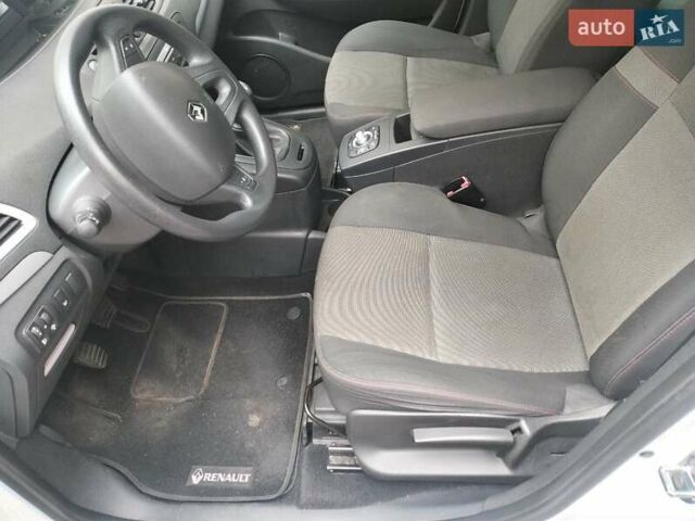 Белый Рено Гранд Сценик, объемом двигателя 1.46 л и пробегом 190 тыс. км за 9700 $, фото 5 на Automoto.ua