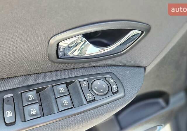 Білий Рено Гранд Сценік, об'ємом двигуна 1.5 л та пробігом 211 тис. км за 9950 $, фото 46 на Automoto.ua