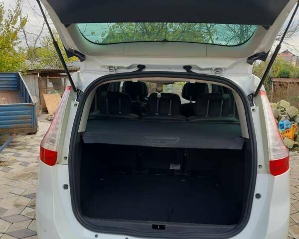 Белый Рено Гранд Сценик, объемом двигателя 1.5 л и пробегом 260 тыс. км за 11500 $, фото 19 на Automoto.ua