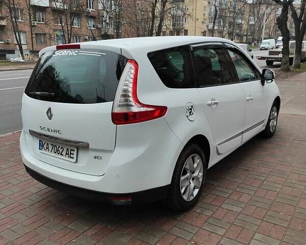Білий Рено Гранд Сценік, об'ємом двигуна 1.6 л та пробігом 270 тис. км за 9200 $, фото 2 на Automoto.ua
