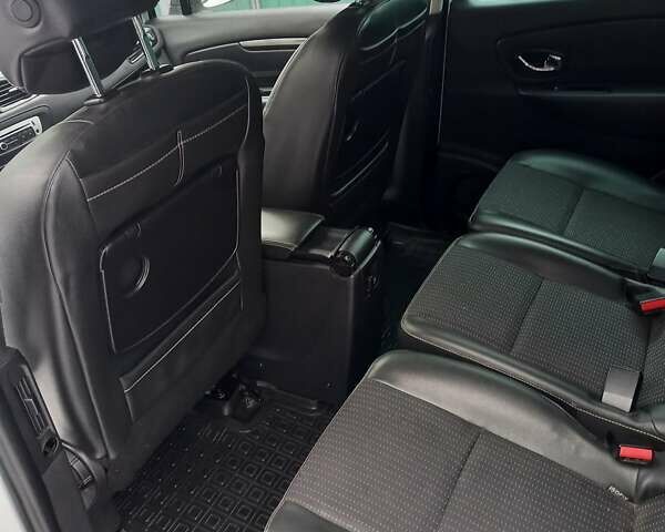 Белый Рено Гранд Сценик, объемом двигателя 1.46 л и пробегом 257 тыс. км за 10200 $, фото 16 на Automoto.ua