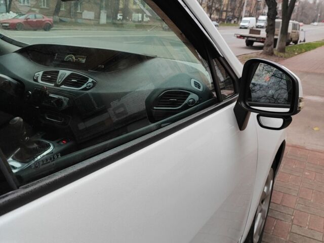 Білий Рено Гранд Сценік, об'ємом двигуна 1.6 л та пробігом 270 тис. км за 9200 $, фото 13 на Automoto.ua