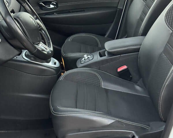 Белый Рено Гранд Сценик, объемом двигателя 2 л и пробегом 274 тыс. км за 11550 $, фото 9 на Automoto.ua