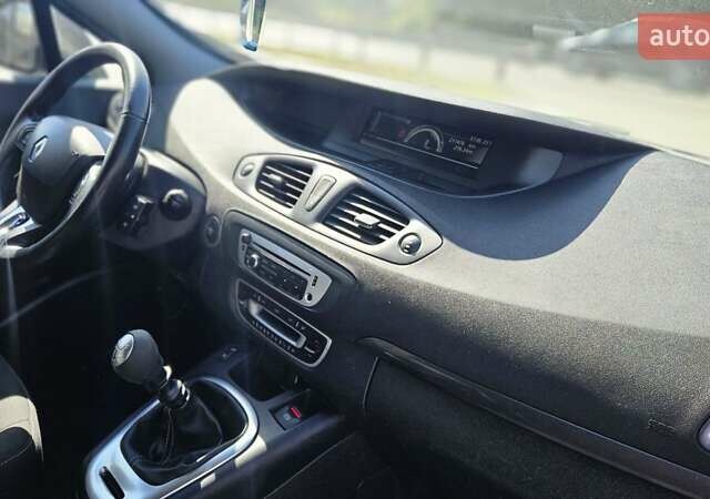 Білий Рено Гранд Сценік, об'ємом двигуна 1.5 л та пробігом 211 тис. км за 9950 $, фото 26 на Automoto.ua