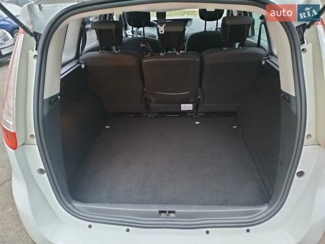 Белый Рено Гранд Сценик, объемом двигателя 1.46 л и пробегом 190 тыс. км за 9700 $, фото 1 на Automoto.ua