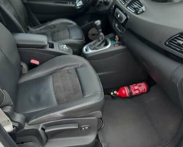 Белый Рено Гранд Сценик, объемом двигателя 1.5 л и пробегом 260 тыс. км за 11500 $, фото 11 на Automoto.ua