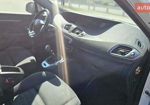 Білий Рено Гранд Сценік, об'ємом двигуна 1.5 л та пробігом 211 тис. км за 9950 $, фото 28 на Automoto.ua