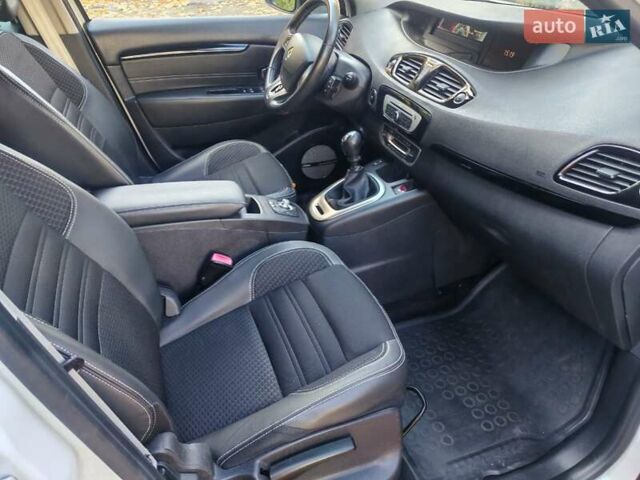 Білий Рено Гранд Сценік, об'ємом двигуна 1.6 л та пробігом 178 тис. км за 11200 $, фото 11 на Automoto.ua