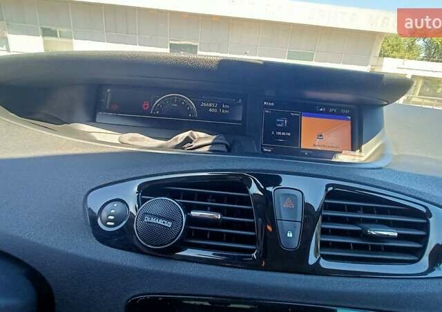 Белый Рено Гранд Сценик, объемом двигателя 1.5 л и пробегом 266 тыс. км за 12000 $, фото 6 на Automoto.ua