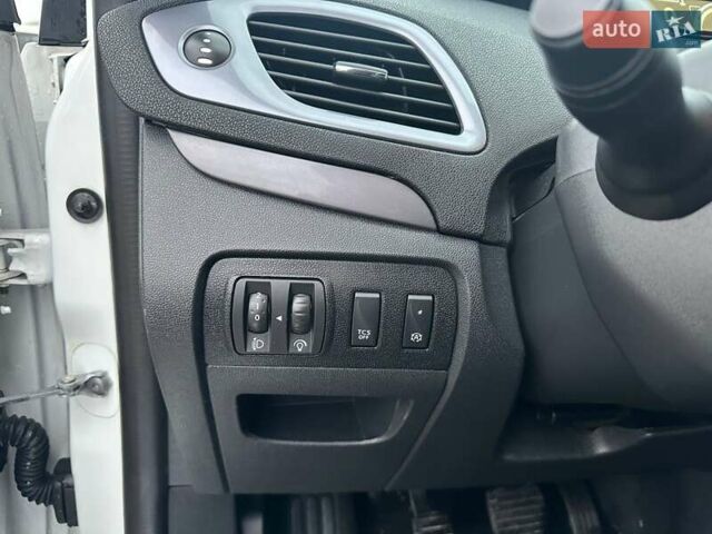 Белый Рено Гранд Сценик, объемом двигателя 1.5 л и пробегом 230 тыс. км за 11900 $, фото 10 на Automoto.ua