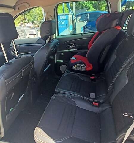 Белый Рено Гранд Сценик, объемом двигателя 1.5 л и пробегом 266 тыс. км за 12000 $, фото 13 на Automoto.ua