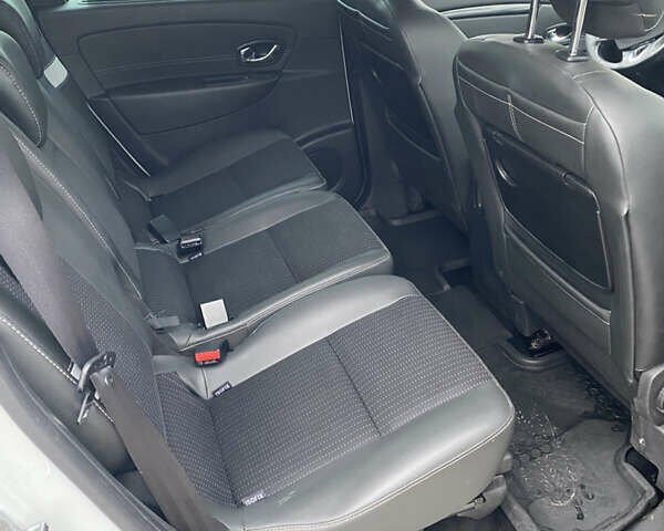 Белый Рено Гранд Сценик, объемом двигателя 1.5 л и пробегом 270 тыс. км за 8699 $, фото 10 на Automoto.ua