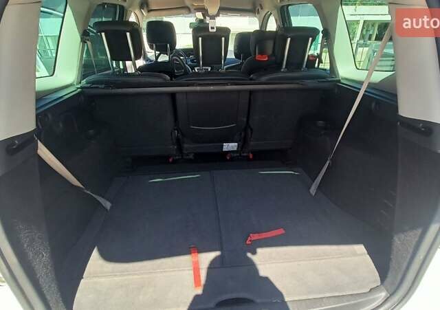 Белый Рено Гранд Сценик, объемом двигателя 1.5 л и пробегом 266 тыс. км за 12000 $, фото 14 на Automoto.ua