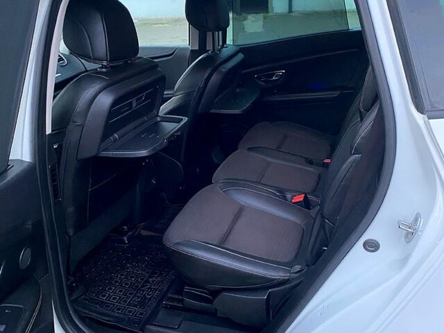 Белый Рено Гранд Сценик, объемом двигателя 1.6 л и пробегом 0 тыс. км за 12300 $, фото 3 на Automoto.ua