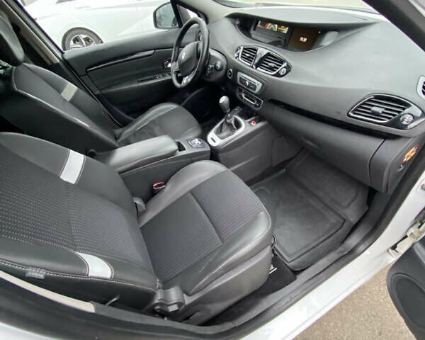 Белый Рено Гранд Сценик, объемом двигателя 1.5 л и пробегом 270 тыс. км за 8699 $, фото 13 на Automoto.ua