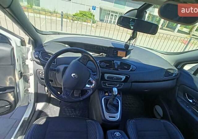 Белый Рено Гранд Сценик, объемом двигателя 1.5 л и пробегом 266 тыс. км за 12000 $, фото 8 на Automoto.ua