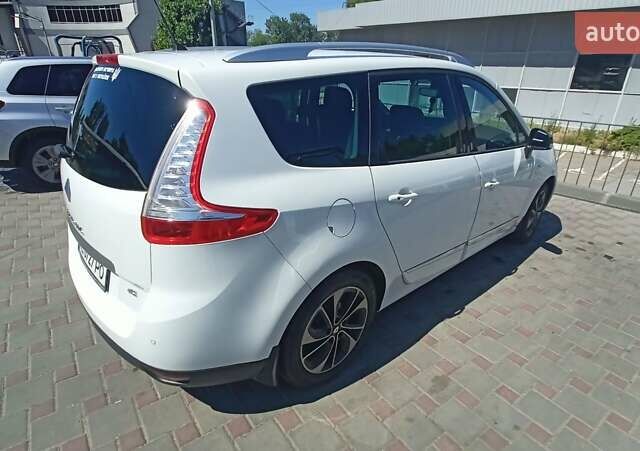 Белый Рено Гранд Сценик, объемом двигателя 1.5 л и пробегом 266 тыс. км за 12000 $, фото 1 на Automoto.ua