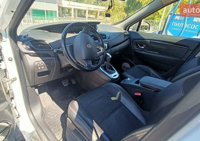 Белый Рено Гранд Сценик, объемом двигателя 1.5 л и пробегом 266 тыс. км за 12000 $, фото 5 на Automoto.ua