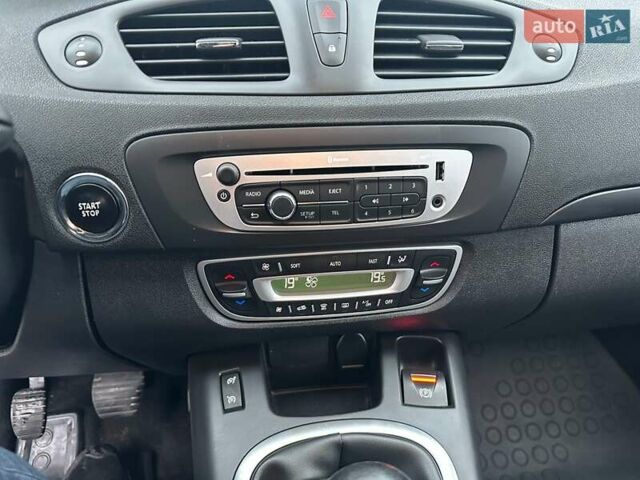 Белый Рено Гранд Сценик, объемом двигателя 1.5 л и пробегом 230 тыс. км за 11900 $, фото 8 на Automoto.ua