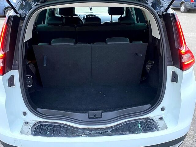 Белый Рено Гранд Сценик, объемом двигателя 1.6 л и пробегом 0 тыс. км за 12300 $, фото 4 на Automoto.ua