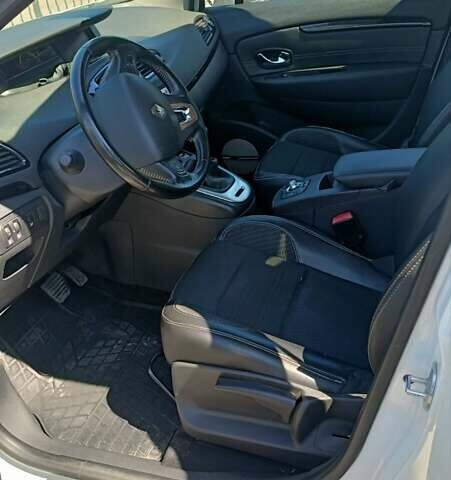 Белый Рено Гранд Сценик, объемом двигателя 1.5 л и пробегом 266 тыс. км за 12000 $, фото 4 на Automoto.ua