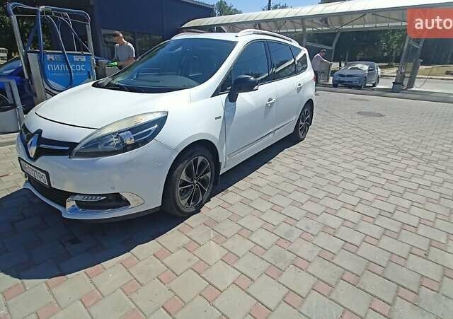 Белый Рено Гранд Сценик, объемом двигателя 1.5 л и пробегом 266 тыс. км за 12000 $, фото 7 на Automoto.ua