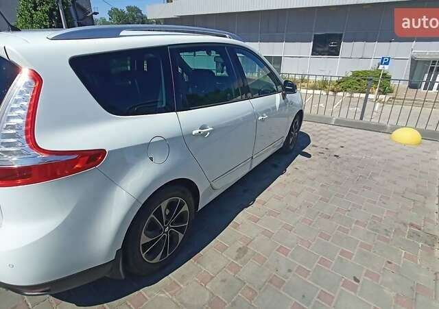 Белый Рено Гранд Сценик, объемом двигателя 1.5 л и пробегом 266 тыс. км за 12000 $, фото 2 на Automoto.ua