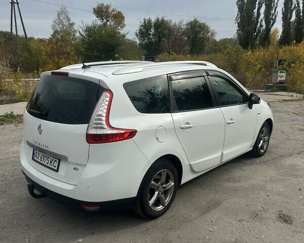 Белый Рено Гранд Сценик, объемом двигателя 1.6 л и пробегом 280 тыс. км за 10500 $, фото 7 на Automoto.ua
