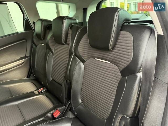 Белый Рено Гранд Сценик, объемом двигателя 1.6 л и пробегом 232 тыс. км за 14300 $, фото 61 на Automoto.ua