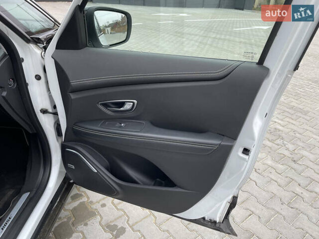 Белый Рено Гранд Сценик, объемом двигателя 1.6 л и пробегом 216 тыс. км за 16000 $, фото 22 на Automoto.ua