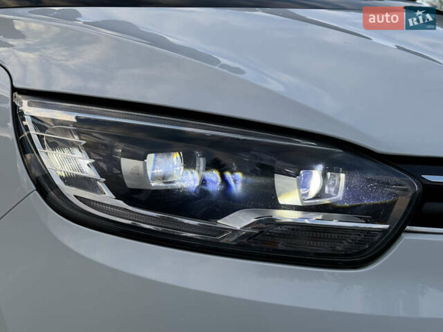 Белый Рено Гранд Сценик, объемом двигателя 1.6 л и пробегом 218 тыс. км за 15300 $, фото 15 на Automoto.ua