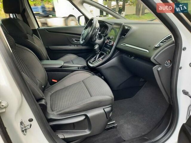 Белый Рено Гранд Сценик, объемом двигателя 1.5 л и пробегом 211 тыс. км за 14800 $, фото 116 на Automoto.ua