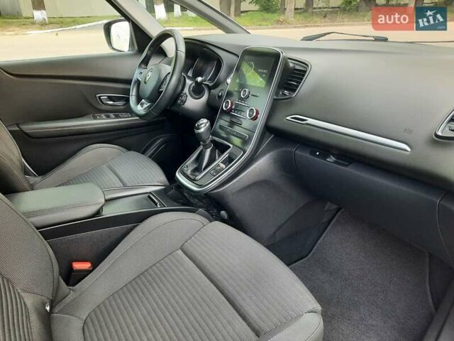 Белый Рено Гранд Сценик, объемом двигателя 1.5 л и пробегом 211 тыс. км за 14800 $, фото 117 на Automoto.ua