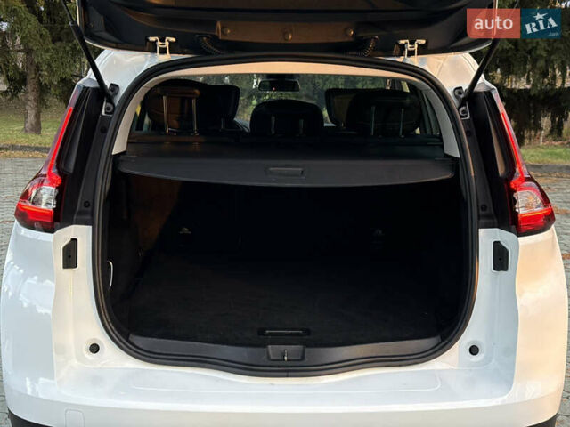 Белый Рено Гранд Сценик, объемом двигателя 1.6 л и пробегом 218 тыс. км за 15300 $, фото 49 на Automoto.ua