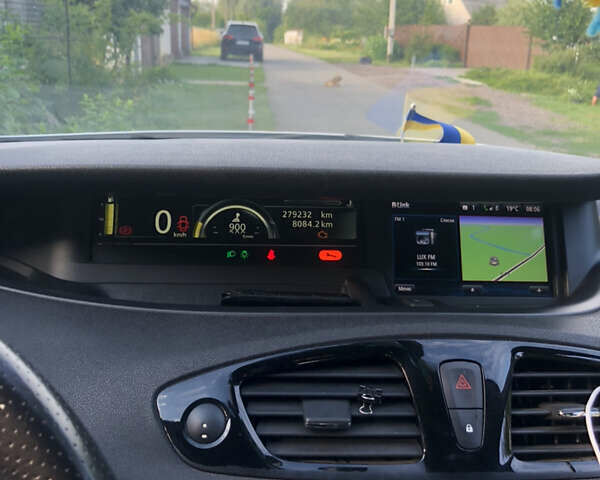 Белый Рено Гранд Сценик, объемом двигателя 1.5 л и пробегом 280 тыс. км за 12500 $, фото 11 на Automoto.ua