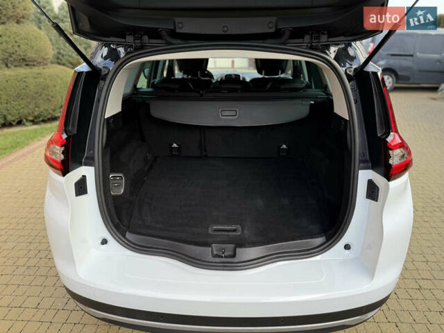 Белый Рено Гранд Сценик, объемом двигателя 1.6 л и пробегом 184 тыс. км за 15700 $, фото 39 на Automoto.ua